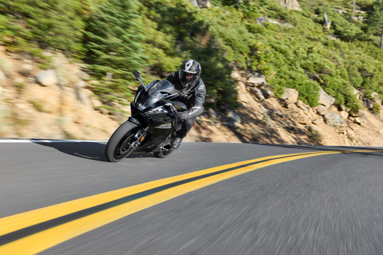 Yamaha-R7-2026-accion6