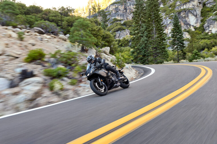 Yamaha-R7-2026-accion9