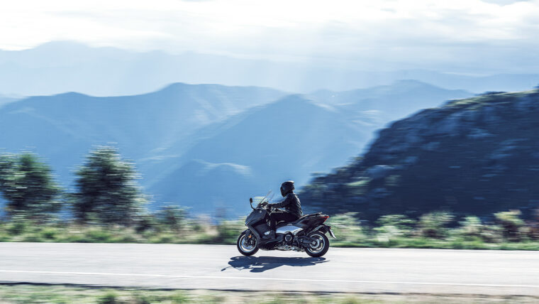 Yamaha-TMAX-25-Aniversario-2026-accion1