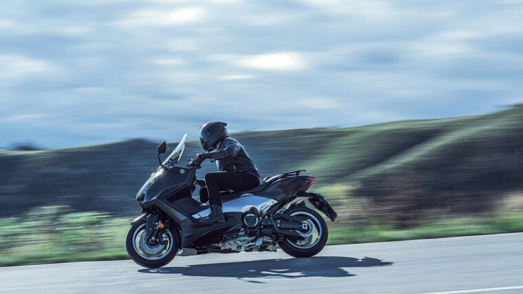 Yamaha TMAX 25 Aniversario 2026 accion12