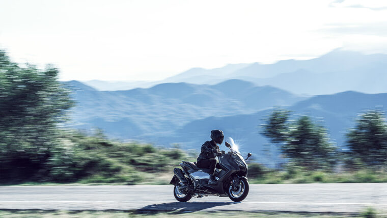 Yamaha-TMAX-25-Aniversario-2026-accion2