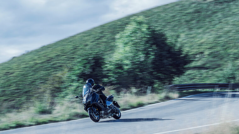 Yamaha-TMAX-25-Aniversario-2026-accion3