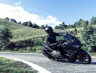 Yamaha TMAX 25 Aniversario 2026 accion4