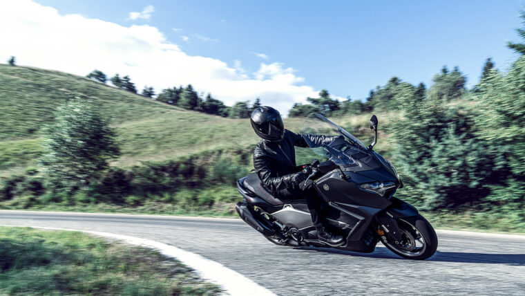 Yamaha-TMAX-25-Aniversario-2026-accion4
