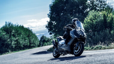 Yamaha TMAX 25 Aniversario 2026 accion6