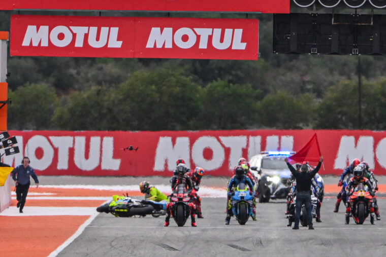 franco-morbidelli-aleix-espargaro-caida-salida-motogp-valencia