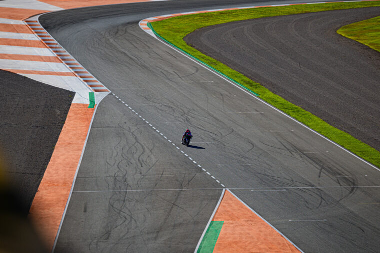 Horario MotoGP hoy: ¿A qué hora es la clasificación y la carrera sprint de Valencia? 3 horario motogp hoy poles carrera sprint valencia 2