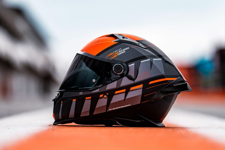 mt-helmets-circuit-valencia-casco-solidario (12)