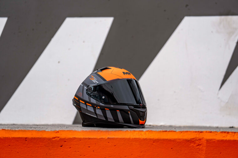 mt-helmets-circuit-valencia-casco-solidario (15)