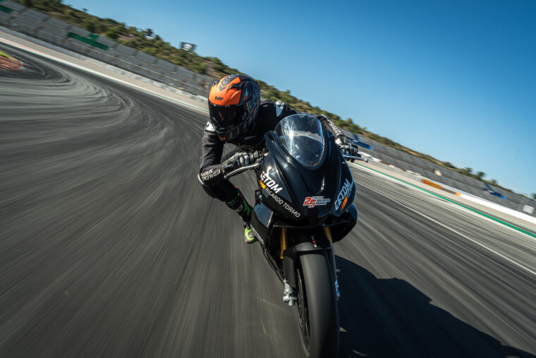 mt-helmets-circuit-valencia-casco-solidario (25)