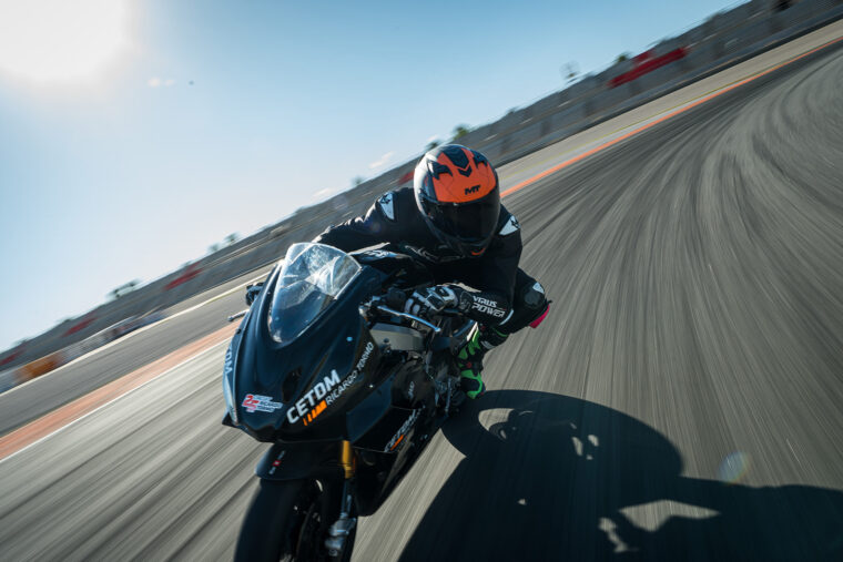 mt-helmets-circuit-valencia-casco-solidario (26)