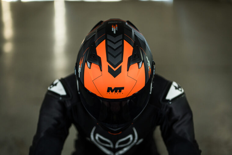 mt-helmets-circuit-valencia-casco-solidario (29)