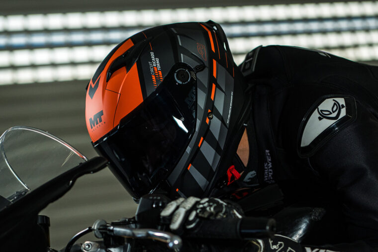 mt-helmets-circuit-valencia-casco-solidario (32)