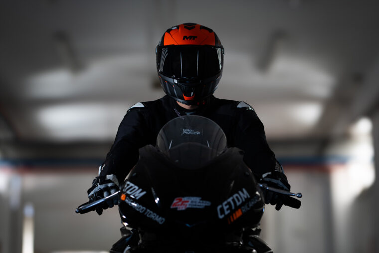 mt-helmets-circuit-valencia-casco-solidario (35)