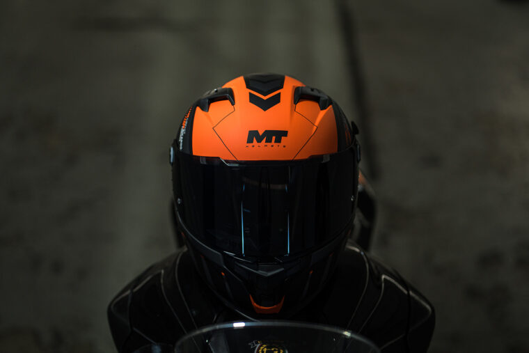 mt-helmets-circuit-valencia-casco-solidario (37)