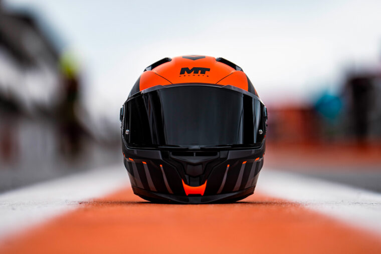 mt-helmets-circuit-valencia-casco-solidario (4)