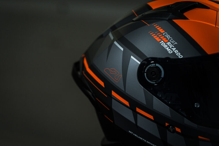 mt-helmets-circuit-valencia-casco-solidario (41)