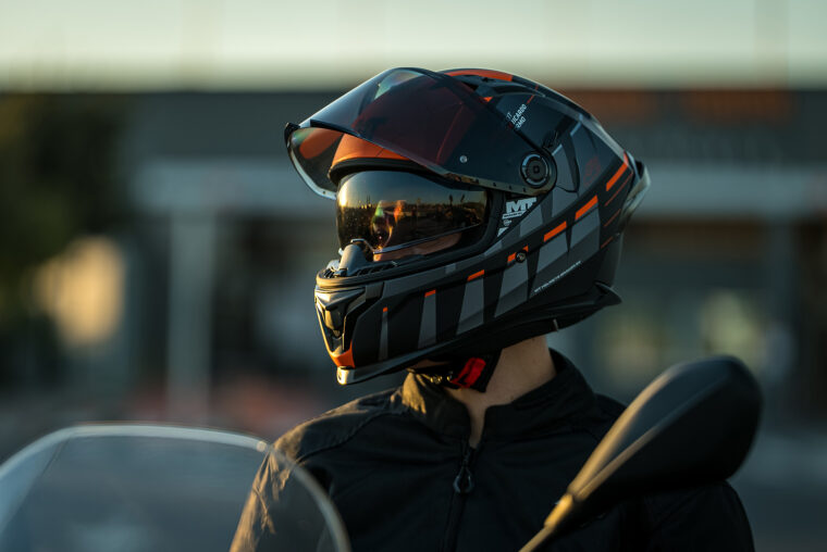 mt-helmets-circuit-valencia-casco-solidario (45)