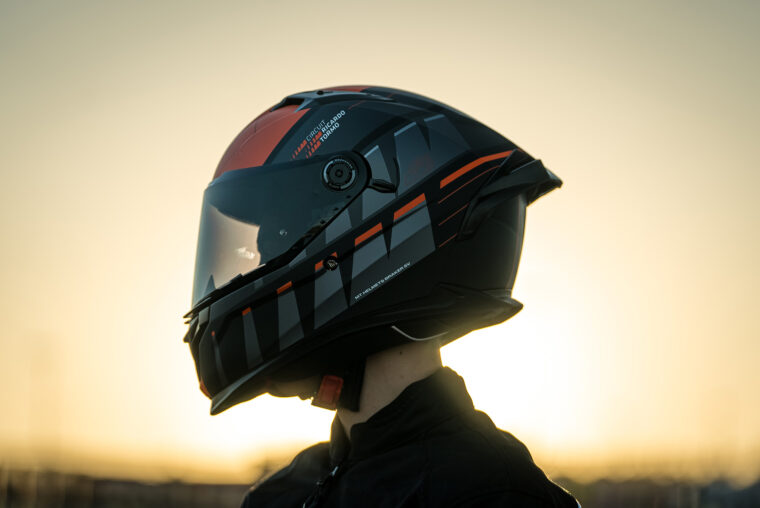 mt-helmets-circuit-valencia-casco-solidario (46)