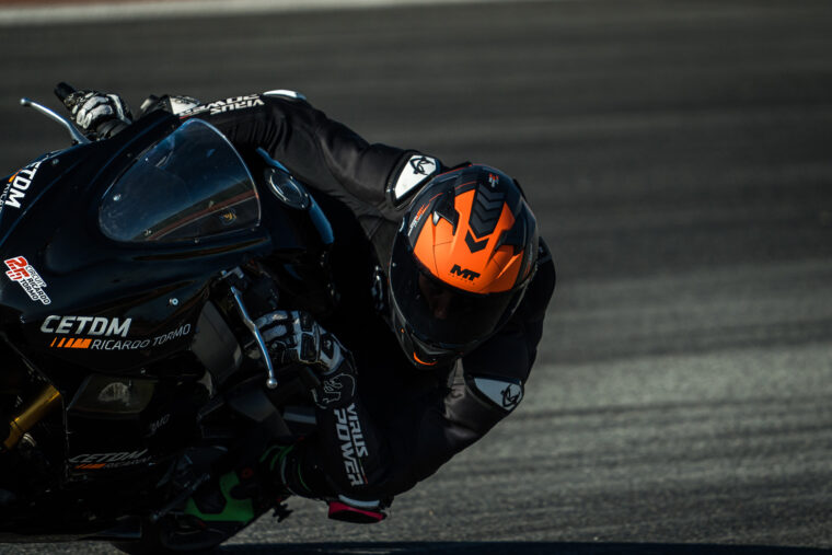 mt-helmets-circuit-valencia-casco-solidario (47)
