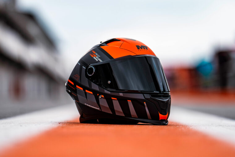 mt-helmets-circuit-valencia-casco-solidario (6)