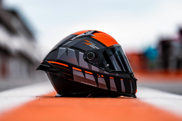 mt-helmets-circuit-valencia-casco-solidario (8)