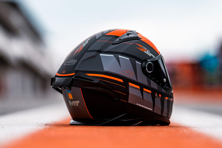 mt-helmets-circuit-valencia-casco-solidario (9)