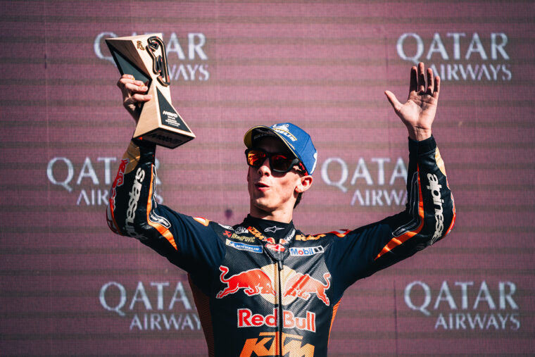 Pedro Acosta: «Si me sacan seis segundos al principio de la carrera, por muy rápido que vaya al final, no me da tiempo» 3 pedro acosta motogp portimao podio 1