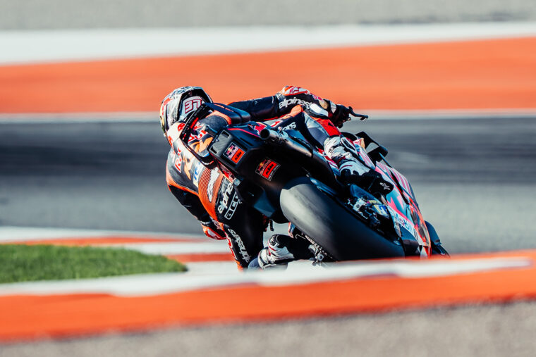 Pedro Acosta: «Aquí puedo jugar mis cartas, que tienen más fuerza que en Portimao» 2 pedro acosta motogp valencia 2 1