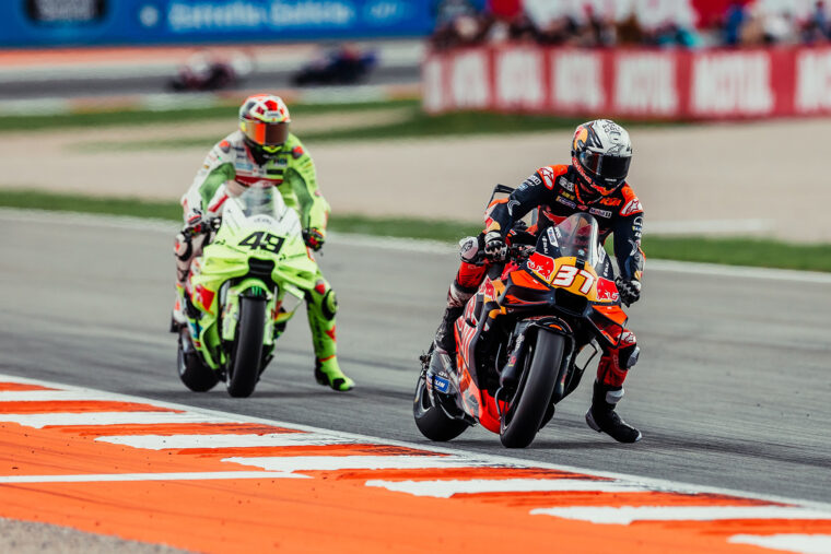 Pedro Acosta: «Esta temporada no hemos luchado por nada, ha sido como un año perdido en mi vida» 2 pedro acosta motogp valencia carrera