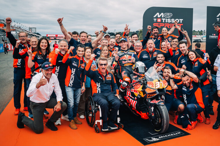 Pedro Acosta, «cocinando a fuego lento y con la cerilla» su primera victoria en MotoGP 2 pedro acosta motogp valencia sprint 2