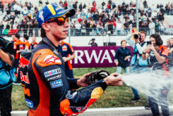 pedro acosta podio sprint portimao motogp (1)